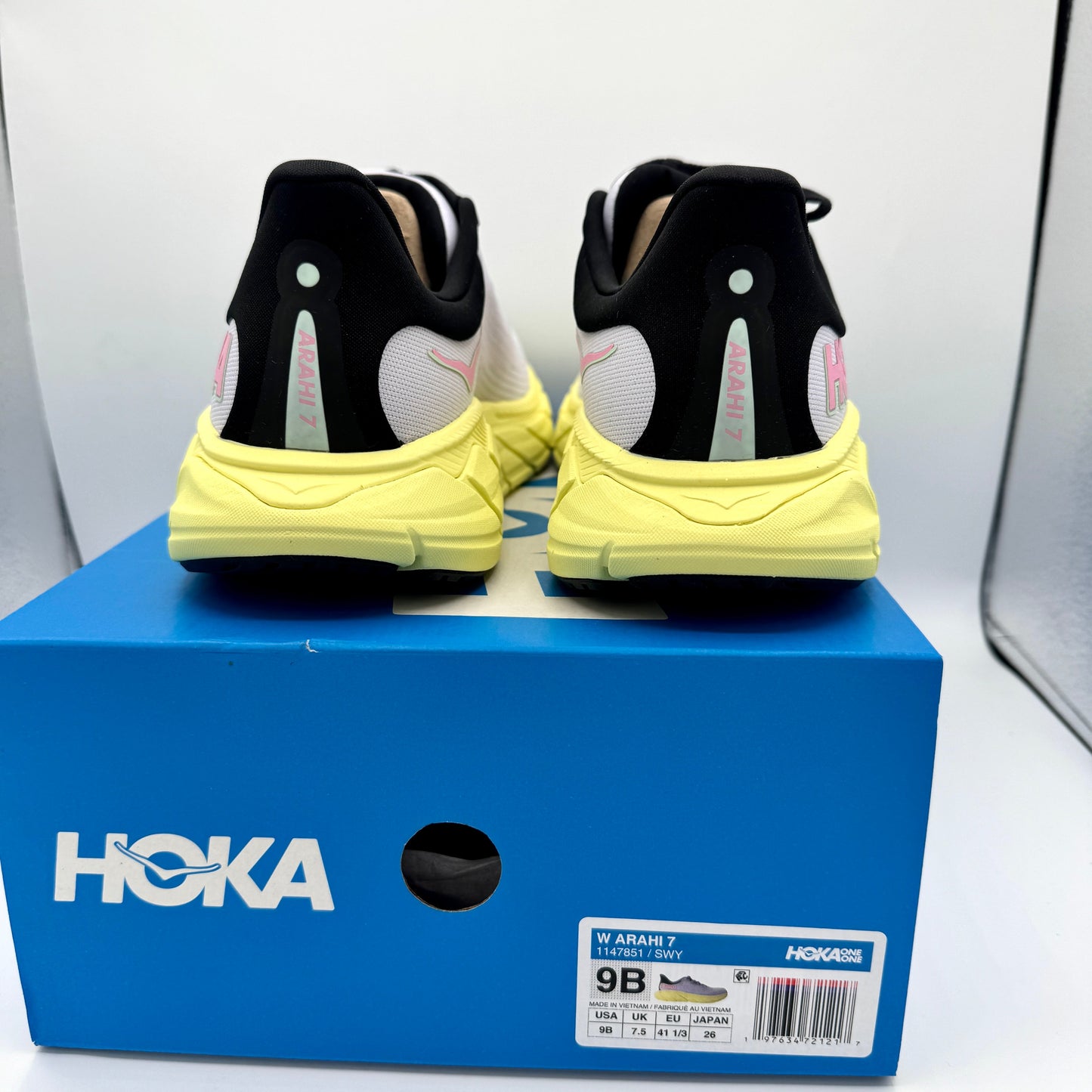 Hoka Arahi 7 Women’s Running Shoes in Starlight Glow / Yuzu